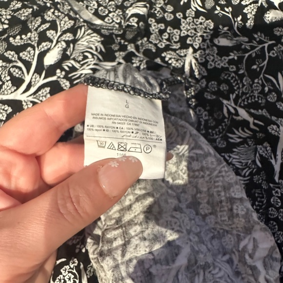 Old Navy printed shirt - size L - Picture 3 of 3